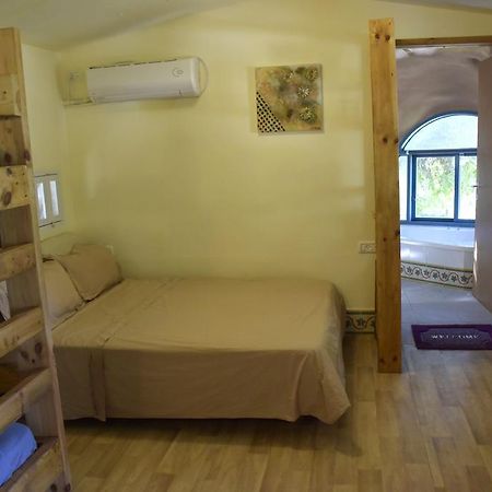 Dutch Farm Israel Bed & Breakfast Sede Zevi Екстериор снимка