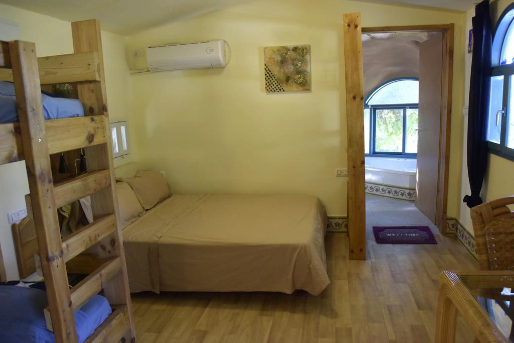 Dutch Farm Israel Bed & Breakfast Sede Zevi Екстериор снимка