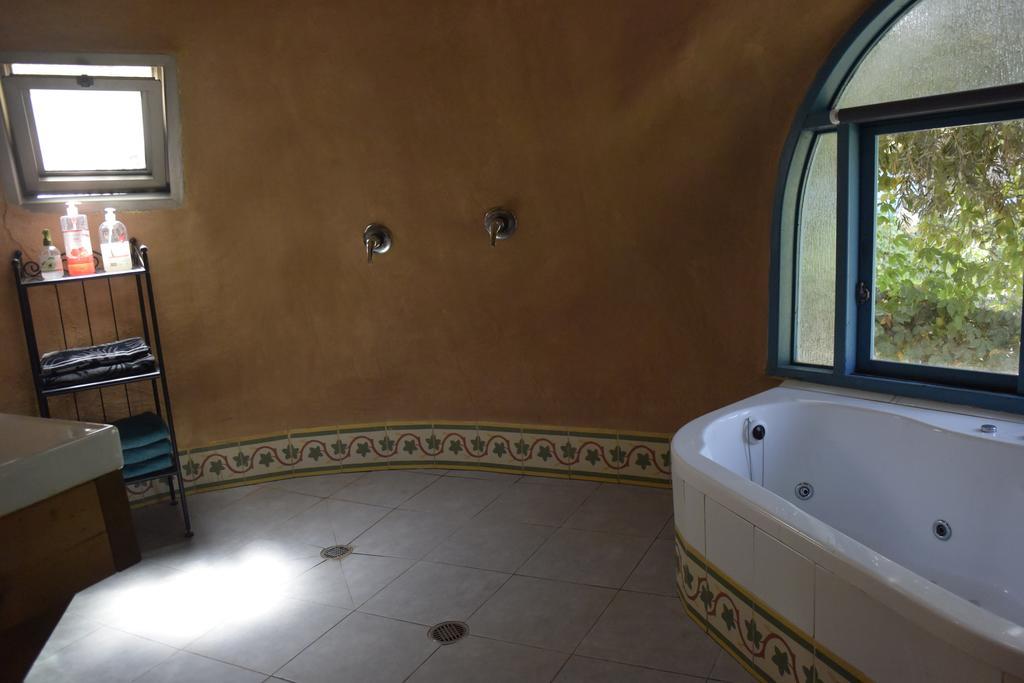 Dutch Farm Israel Bed & Breakfast Sede Zevi Екстериор снимка