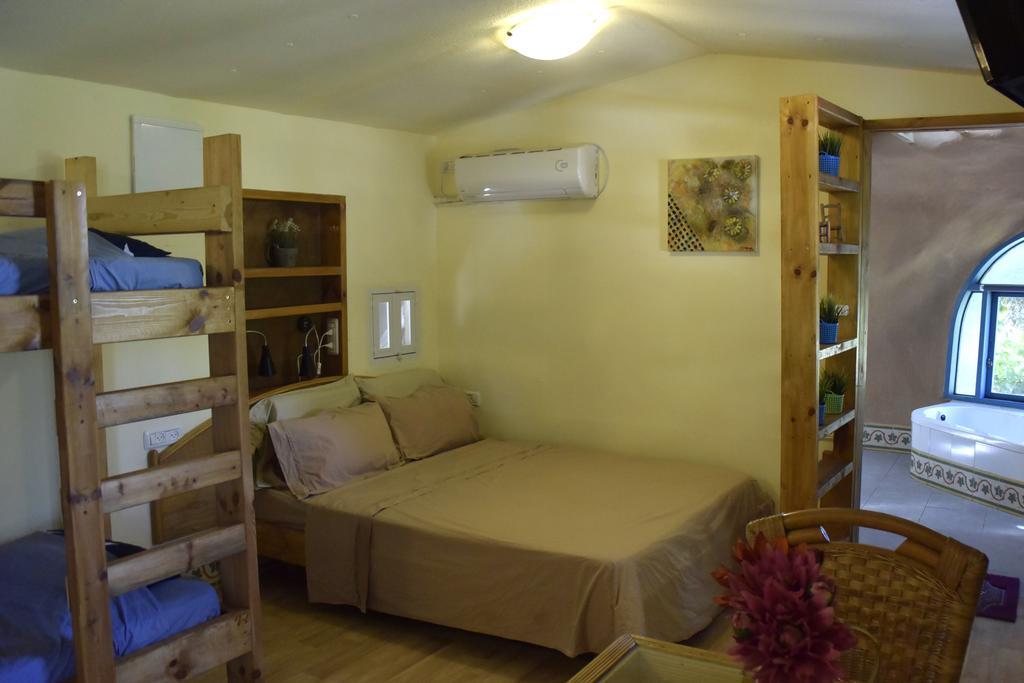 Dutch Farm Israel Bed & Breakfast Sede Zevi Екстериор снимка